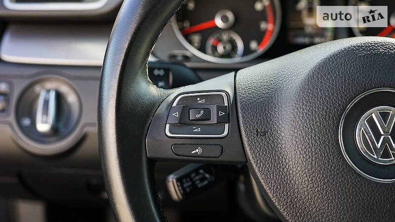Седан Volkswagen Passat 2011 в Львове