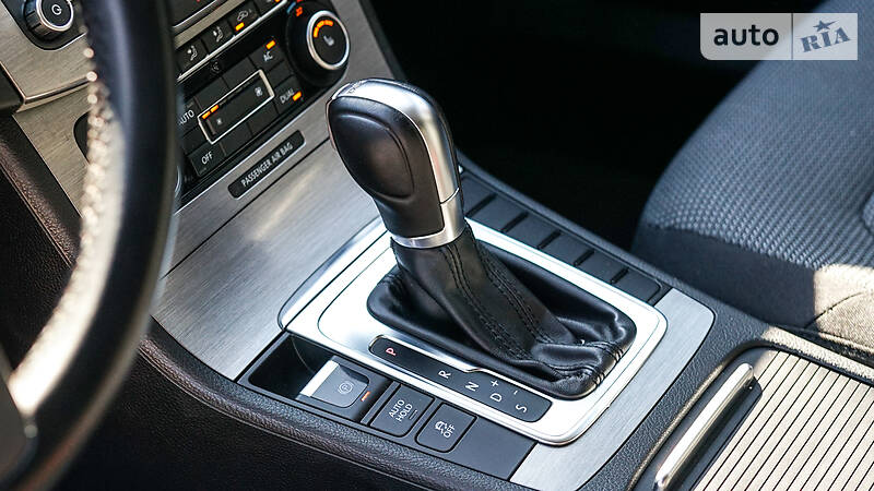 Седан Volkswagen Passat 2011 в Львове