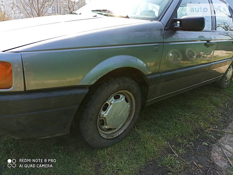 Седан Volkswagen Passat 1991 в 