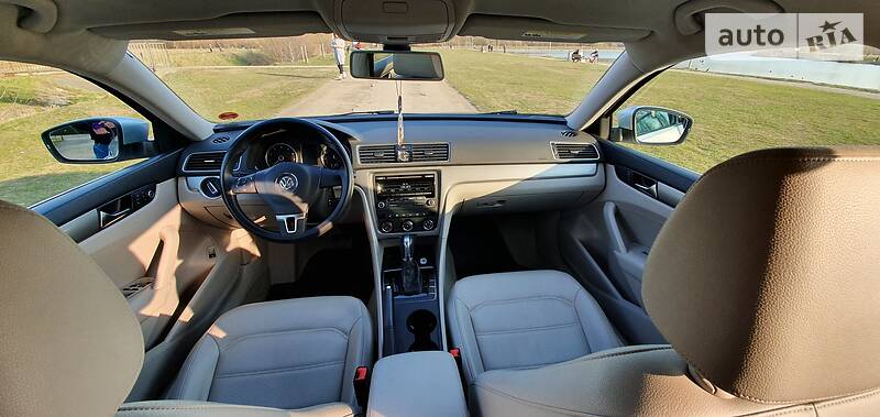 Седан Volkswagen Passat 2013 в Івано-Франківську