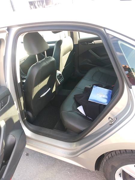 Седан Volkswagen Passat 2013 в Мелитополе