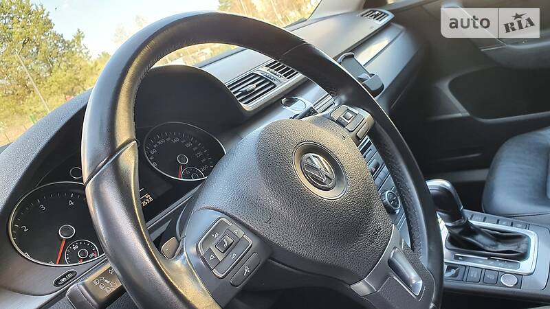 Універсал Volkswagen Passat 2013 в Львові