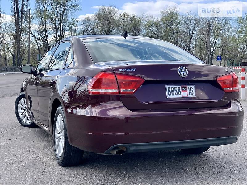 Седан Volkswagen Passat 2014 в Горішніх Плавнях