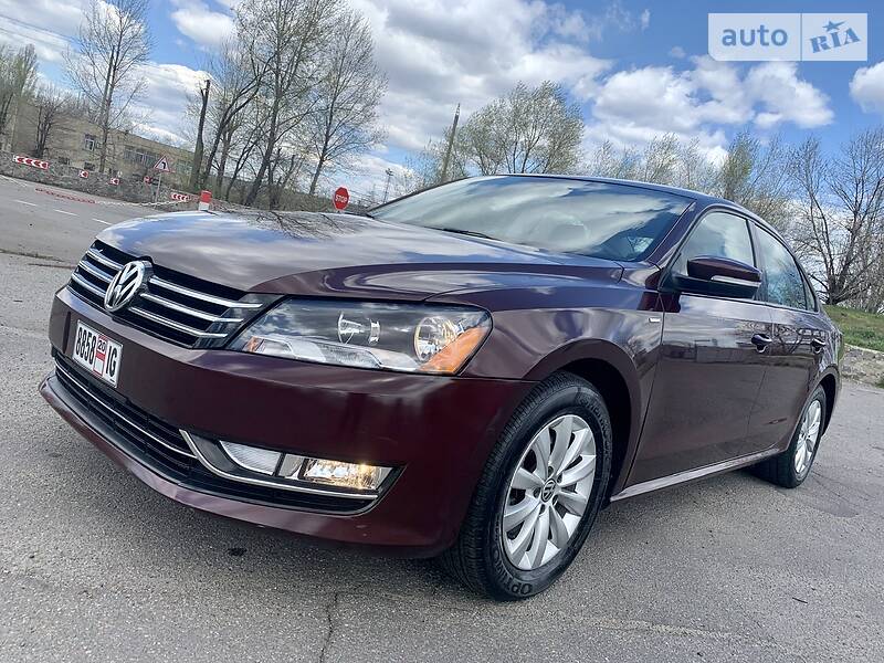 Седан Volkswagen Passat 2014 в Горішніх Плавнях