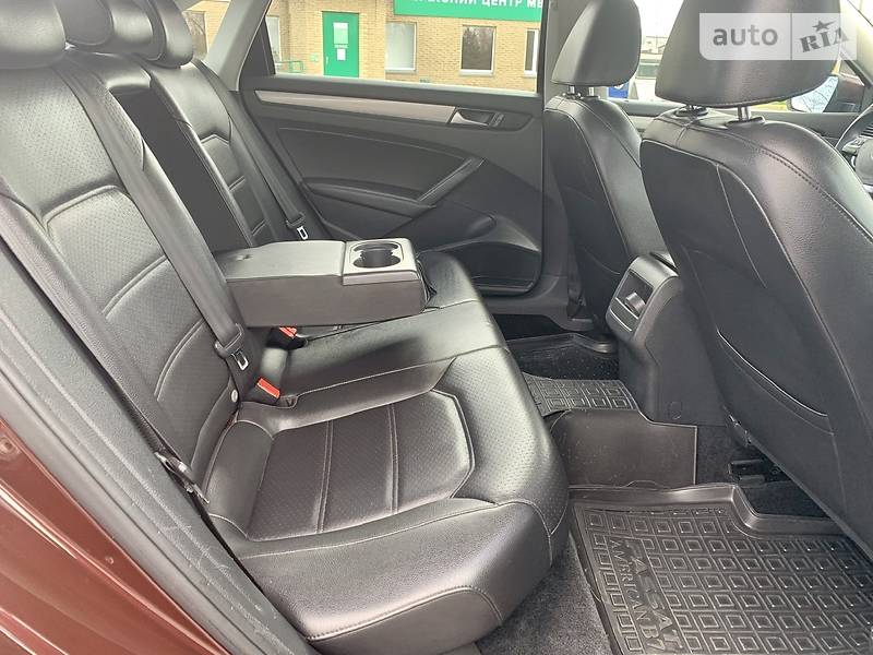 Седан Volkswagen Passat 2014 в Горішніх Плавнях