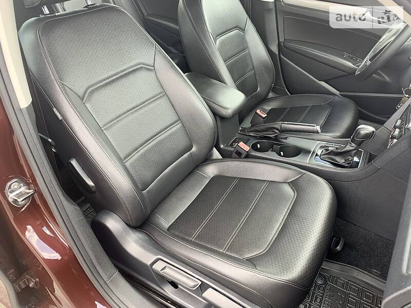 Седан Volkswagen Passat 2014 в Горішніх Плавнях