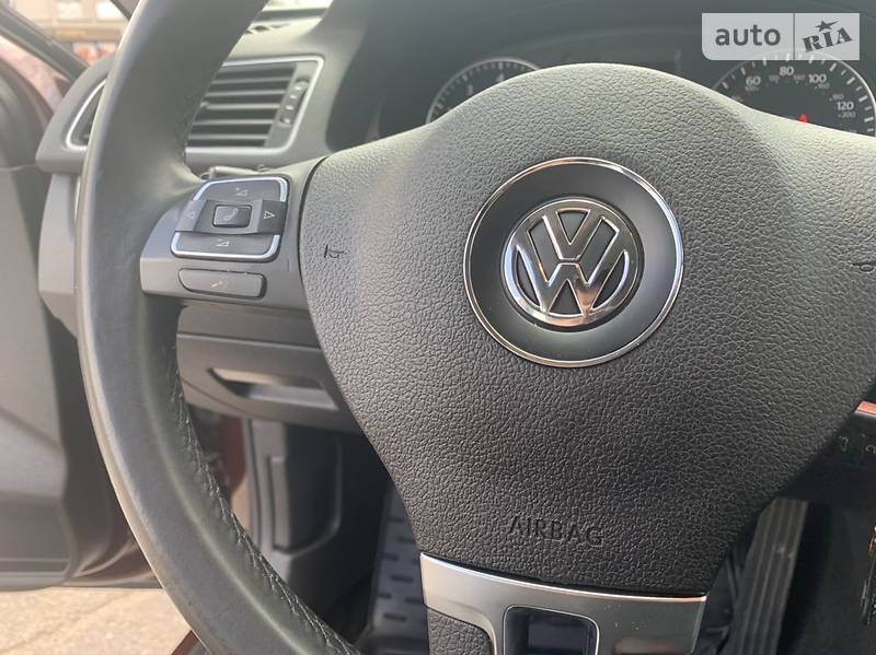 Седан Volkswagen Passat 2014 в Горішніх Плавнях