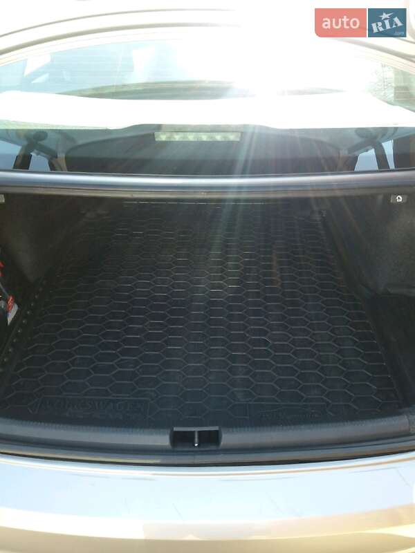 Седан Volkswagen Passat 2011 в Николаеве