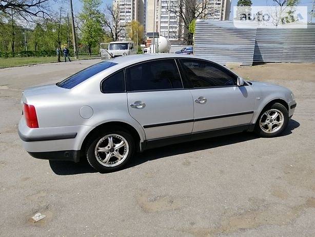 Седан Volkswagen Passat 1999 в Киеве