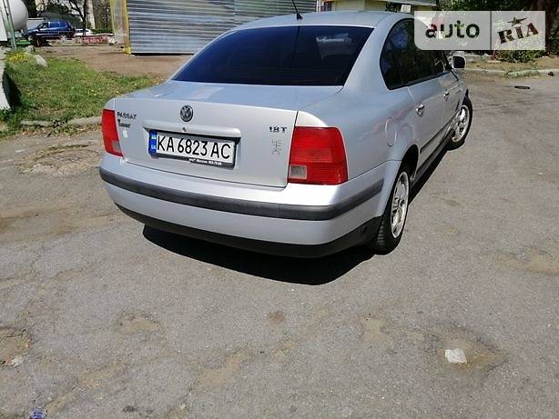 Седан Volkswagen Passat 1999 в Киеве