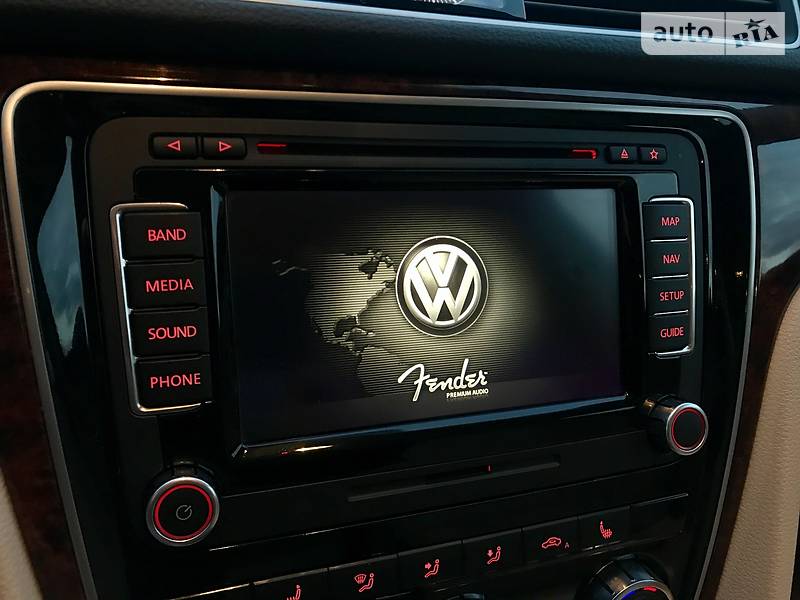 Седан Volkswagen Passat 2012 в Киеве