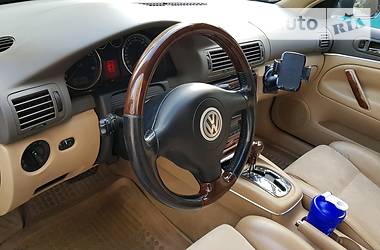 Седан Volkswagen Passat 2004 в Львове