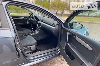 Універсал Volkswagen Passat 2012 в 