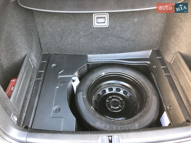 Универсал Volkswagen Passat 2014 в Стрые