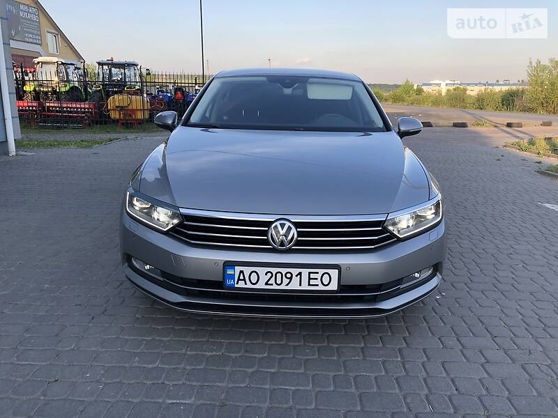 Седан Volkswagen Passat 2015 в Мукачевому