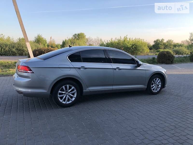 Седан Volkswagen Passat 2015 в Мукачевому