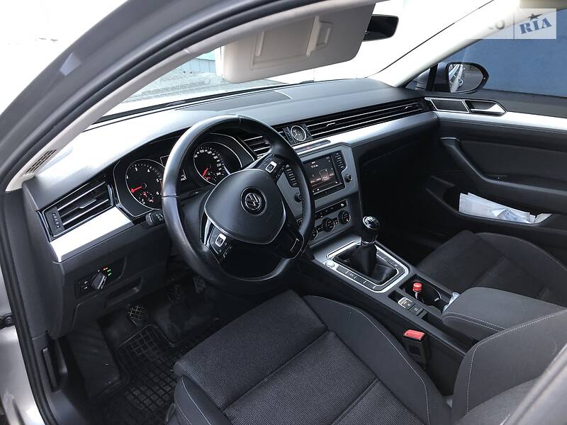 Седан Volkswagen Passat 2015 в Мукачевому