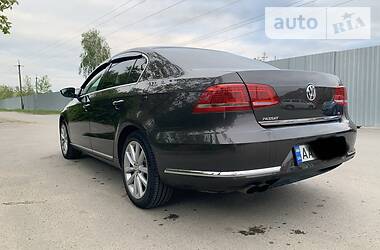 Седан Volkswagen Passat 2014 в Киеве