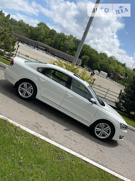 Седан Volkswagen Passat 2013 в Києві