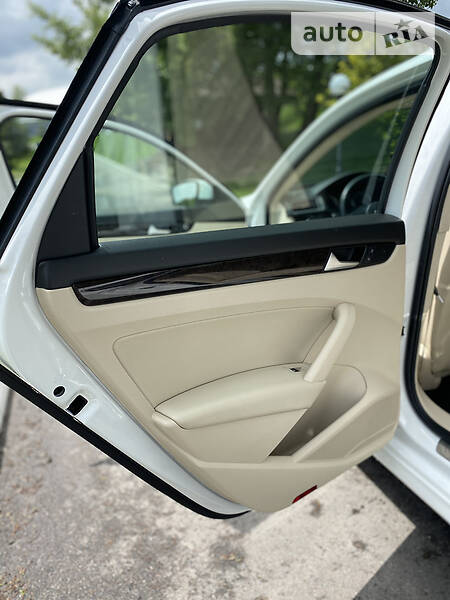 Седан Volkswagen Passat 2013 в Києві