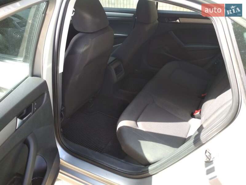 Седан Volkswagen Passat 2012 в Киеве