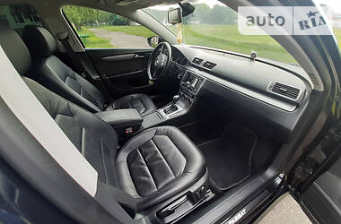 Універсал Volkswagen Passat 2012 в 