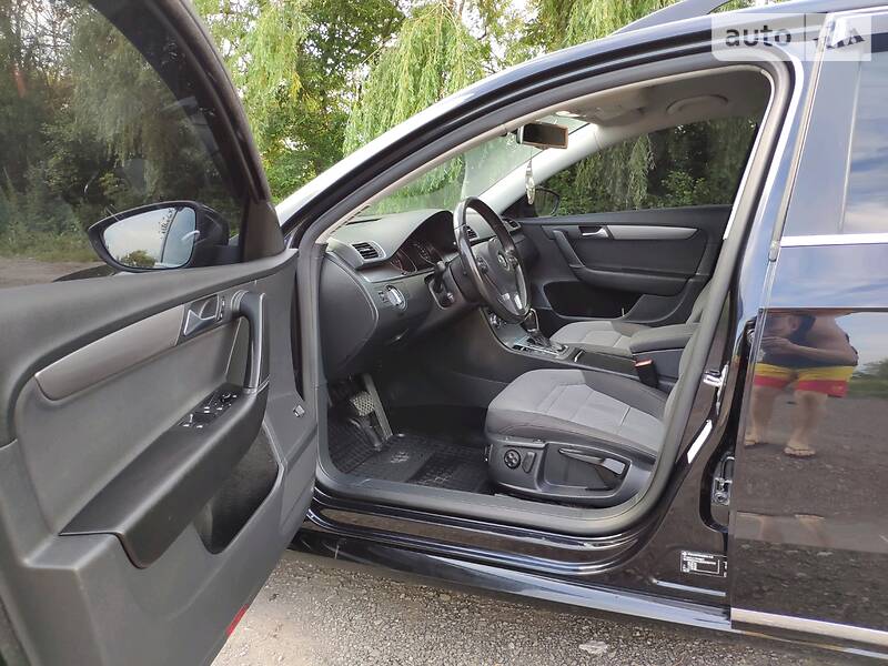 Універсал Volkswagen Passat 2012 в Тернополі