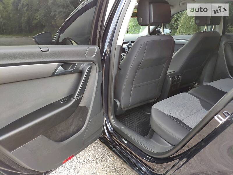 Універсал Volkswagen Passat 2012 в Тернополі