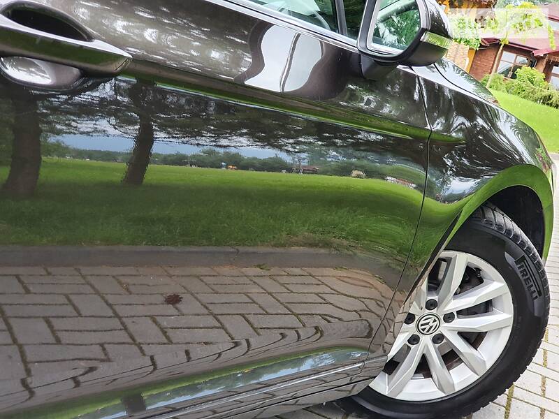 Універсал Volkswagen Passat 2015 в Дрогобичі
