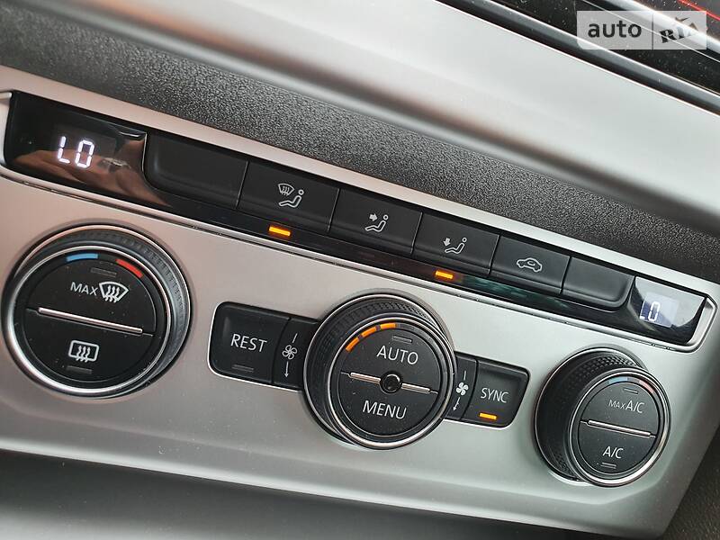 Універсал Volkswagen Passat 2015 в Дрогобичі