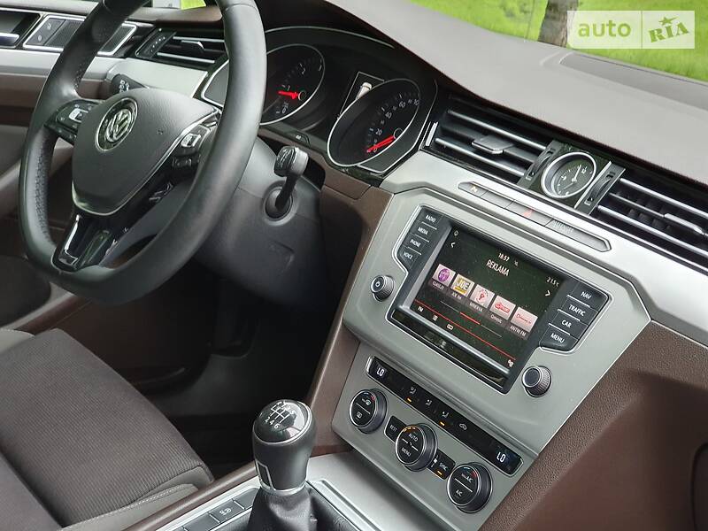 Універсал Volkswagen Passat 2015 в Дрогобичі