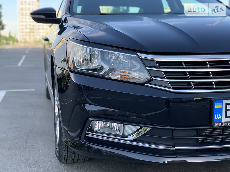 Седан Volkswagen Passat 2017 в Києві