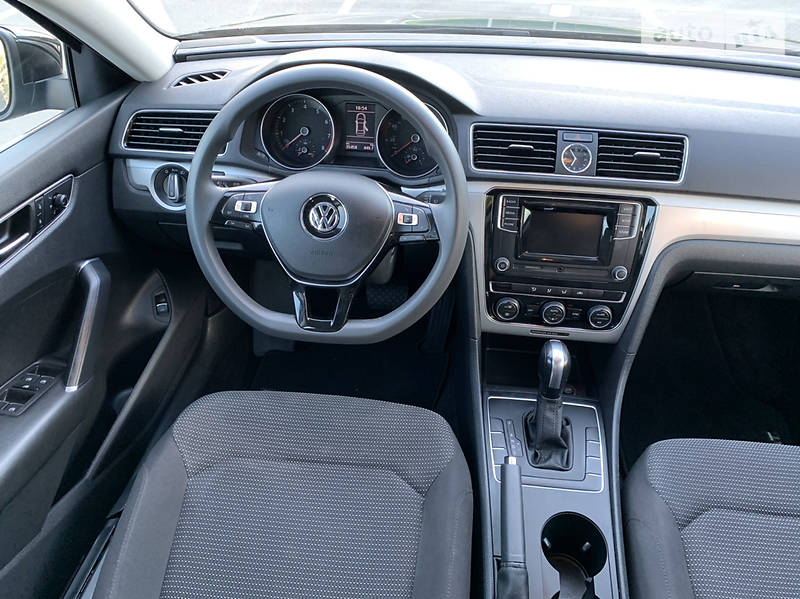 Седан Volkswagen Passat 2017 в Києві