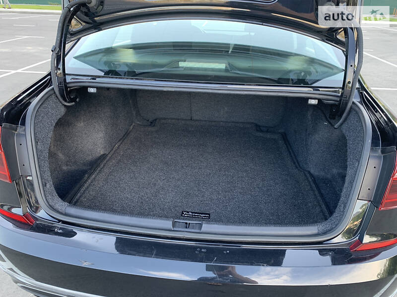 Седан Volkswagen Passat 2017 в Києві