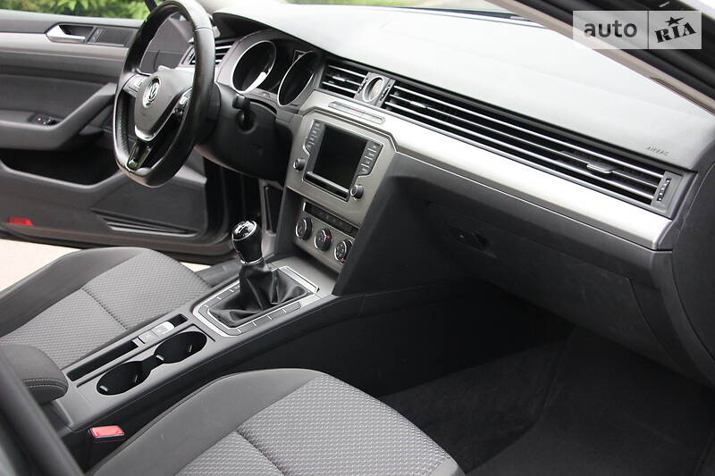 Універсал Volkswagen Passat 2016 в Рівному