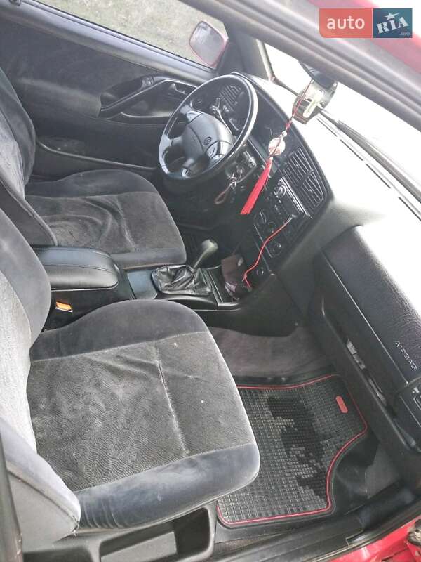 Седан Volkswagen Passat 1994 в Одесі