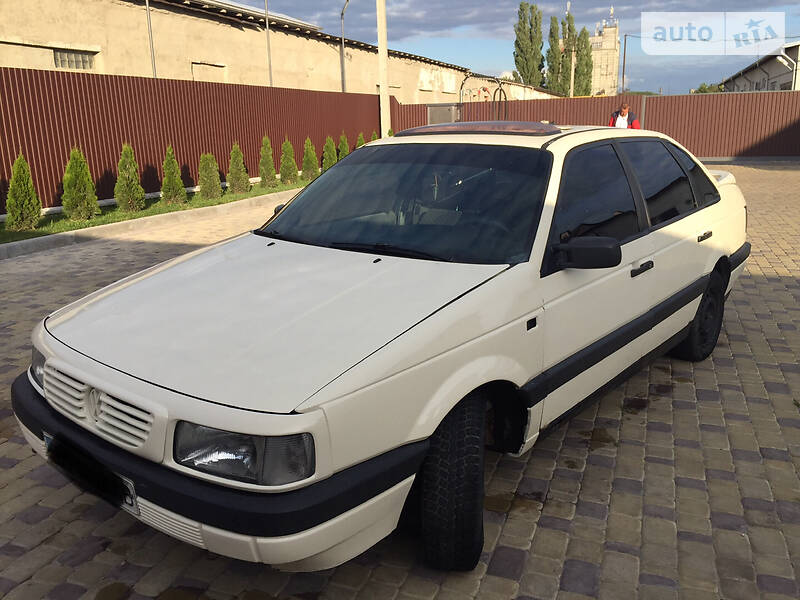 Седан Volkswagen Passat 1990 в 