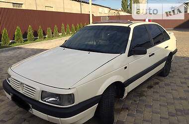 Седан Volkswagen Passat 1990 в 
