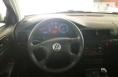 Універсал Volkswagen Passat 2000 в 