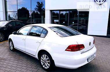Седан Volkswagen Passat 2012 в 
