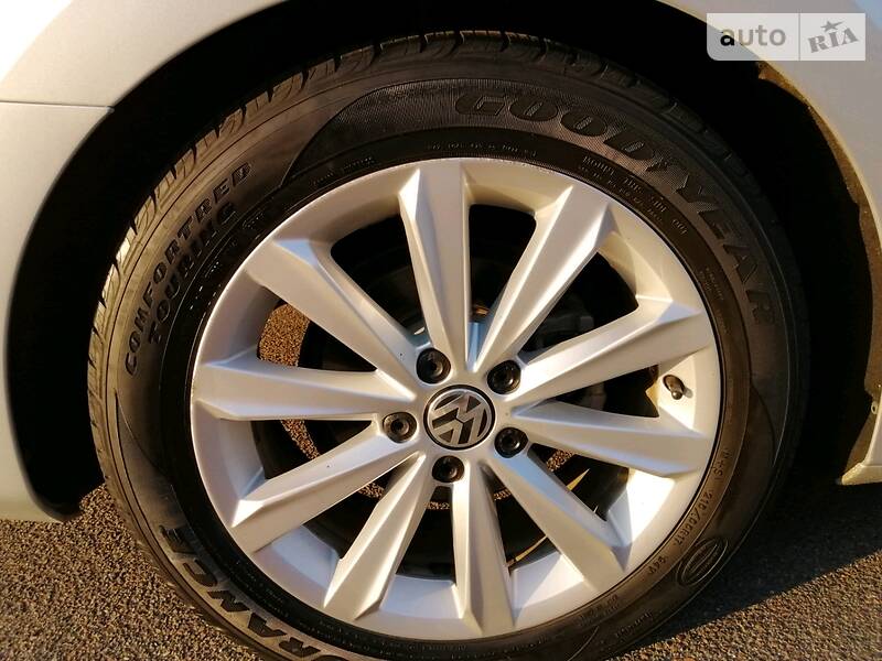 Седан Volkswagen Passat 2012 в Києві