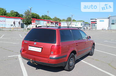 Універсал Volkswagen Passat 1998 в 