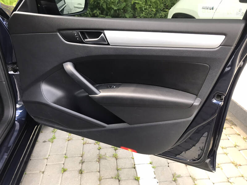 Седан Volkswagen Passat 2013 в Івано-Франківську