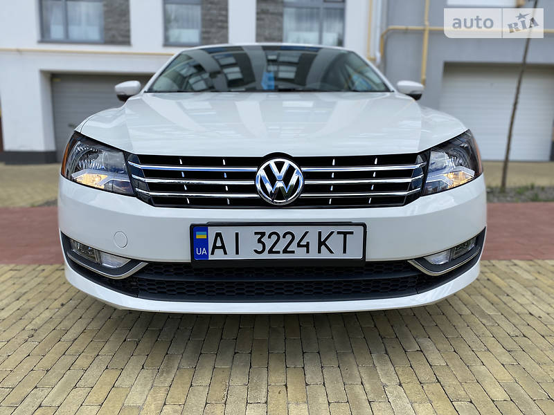 Седан Volkswagen Passat 2012 в Києві