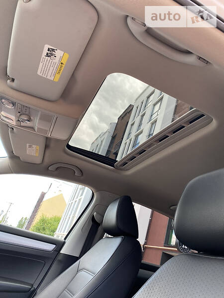 Седан Volkswagen Passat 2012 в Києві