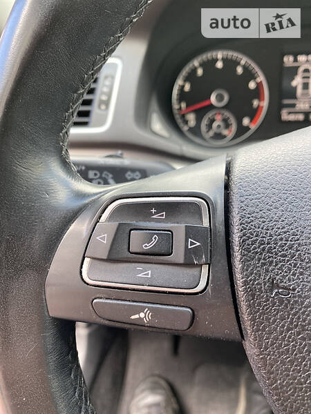Седан Volkswagen Passat 2012 в Києві