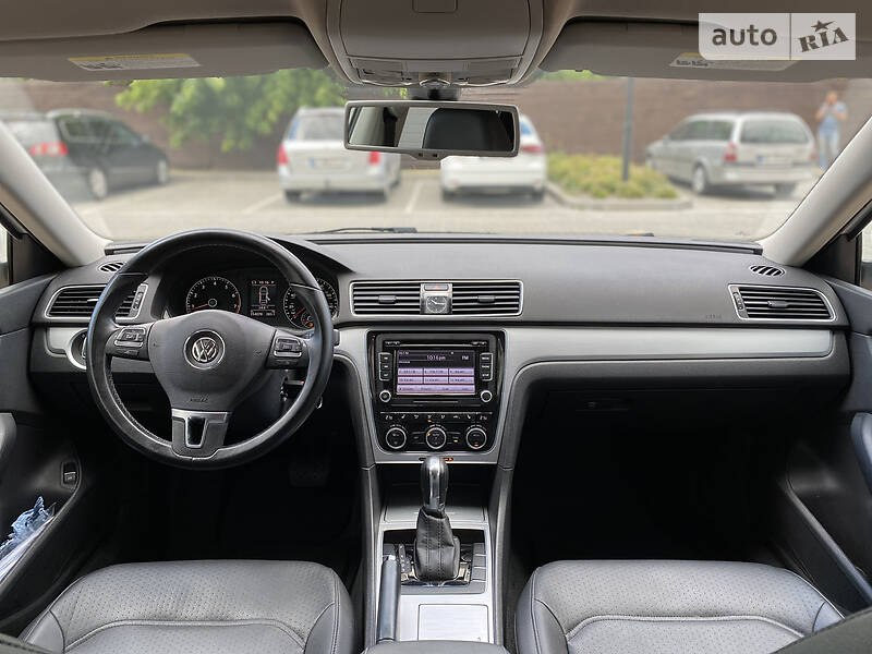 Седан Volkswagen Passat 2012 в Києві