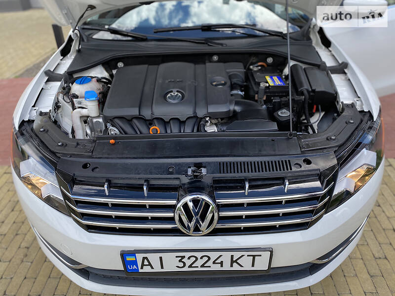 Седан Volkswagen Passat 2012 в Києві