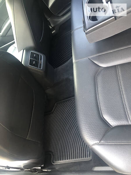 Седан Volkswagen Passat 2012 в Києві