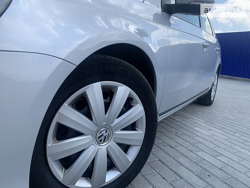 Універсал Volkswagen Passat 2012 в Івано-Франківську